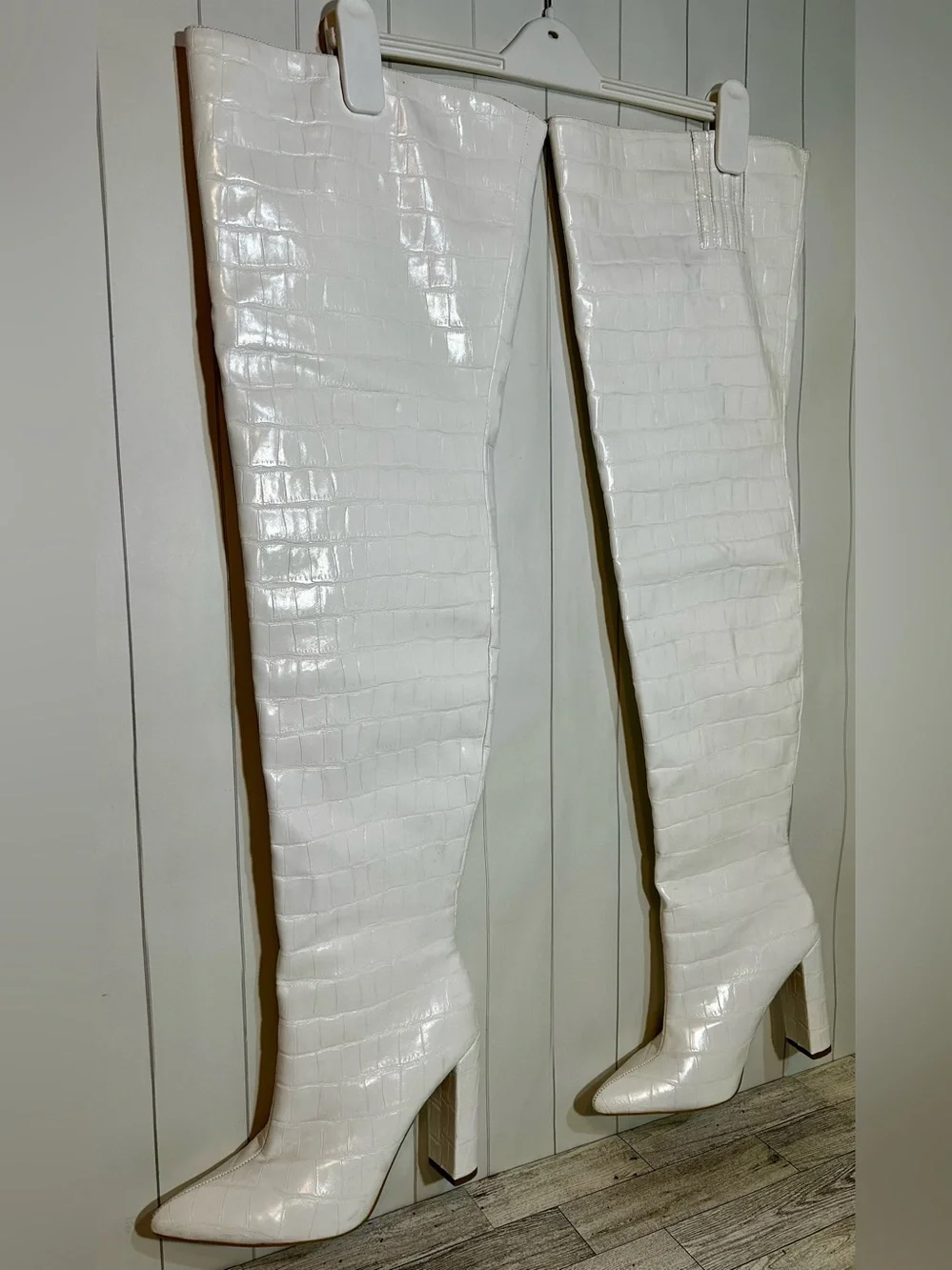 White Croc-Embossed Over-the-Knee Thigh High Pretty Woman Kinky Boots ~Size 7.
